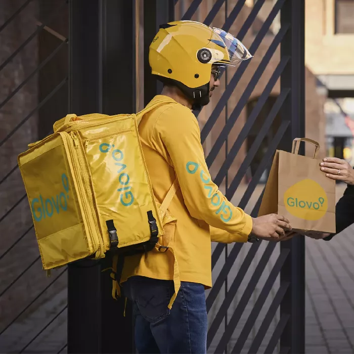 Expandibilni ranac Glovo sa navlakom za kišu