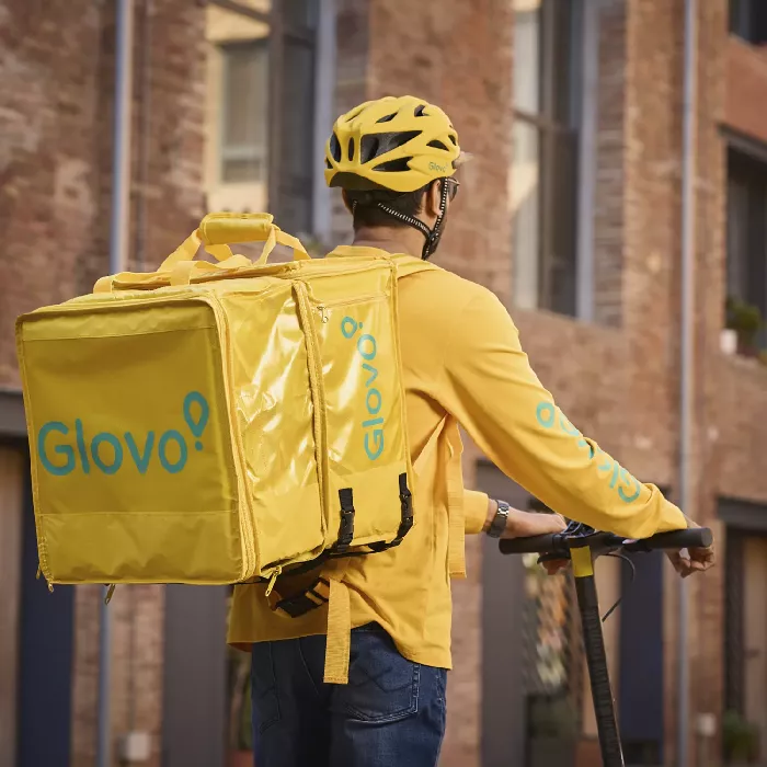 Zaino espandibile Glovo con copertura antipioggia