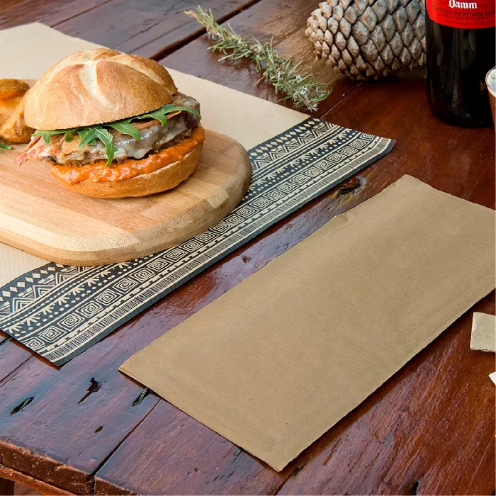 Servilletas d.p recicladas enfundadas 'just in time closed'  40 + 10pe g/m2 11x25 cm natural kraft verjurado (300 unid.)